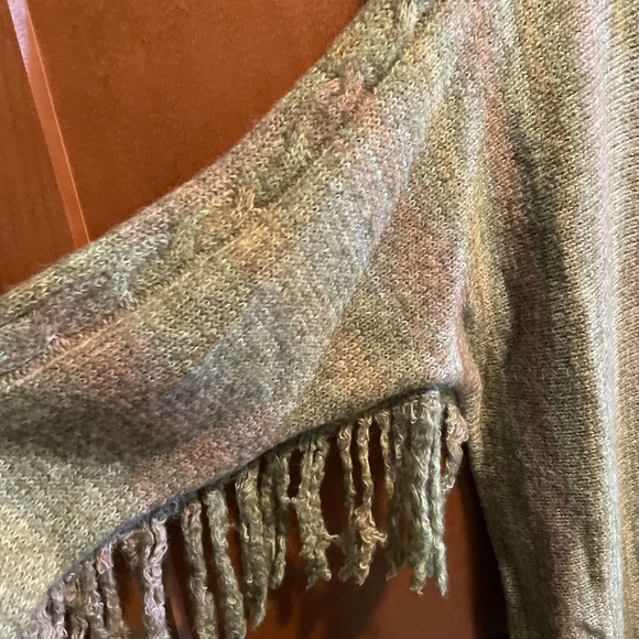 Freckled Poppy Exclusive Sweater - Picture 3 of 4